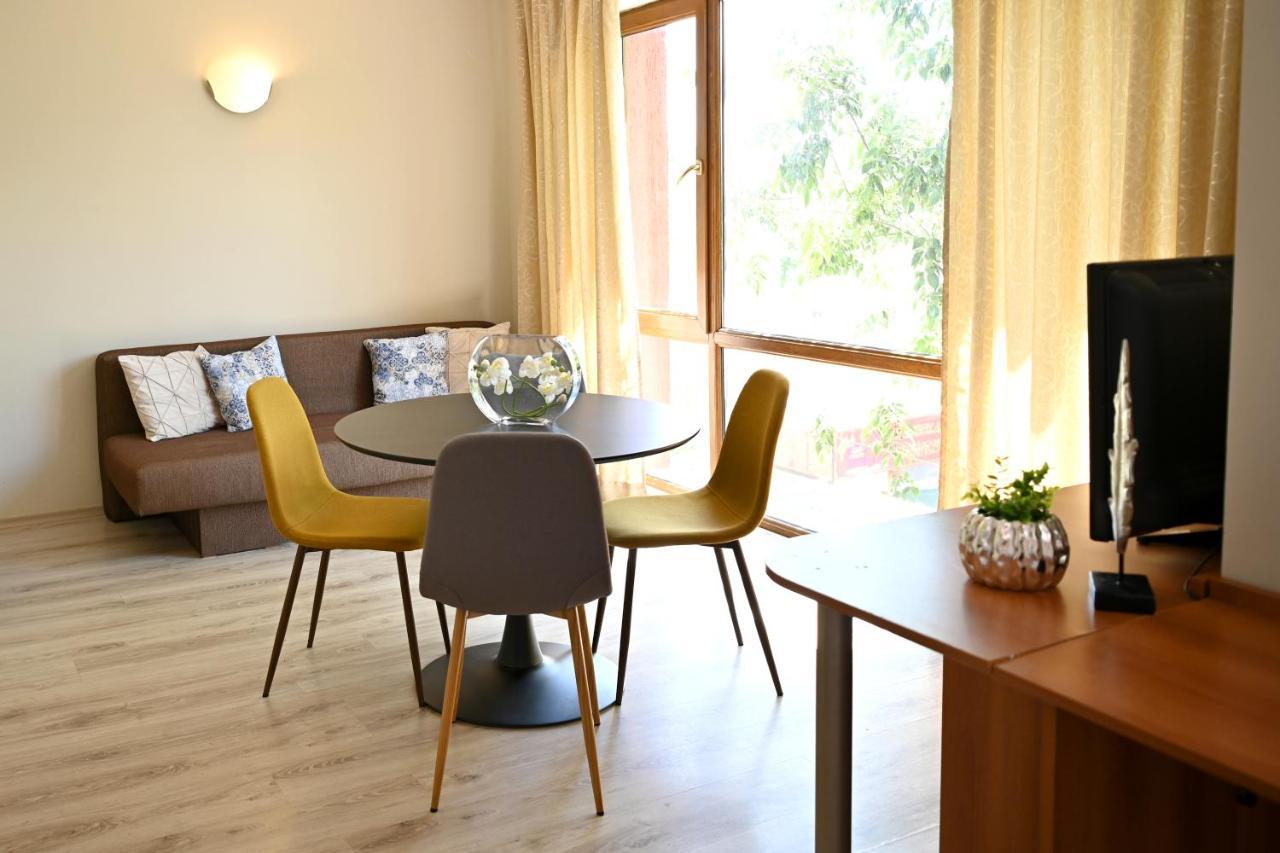 Apart Hotel Primavera 2 Primorsko Luaran gambar